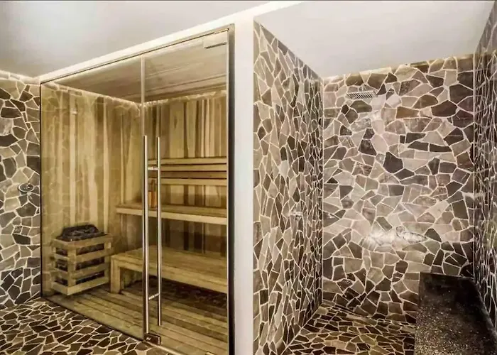 Beautiful Downtown Apartment